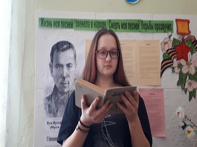 Жизнь моя песней звенела в народе