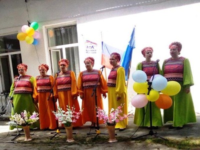 Гимном и песнями Родину славим