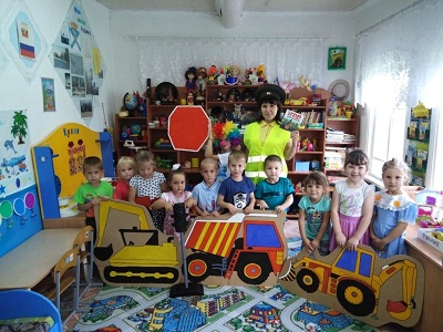 Больше нет у нас тревоги, знаем правила дороги